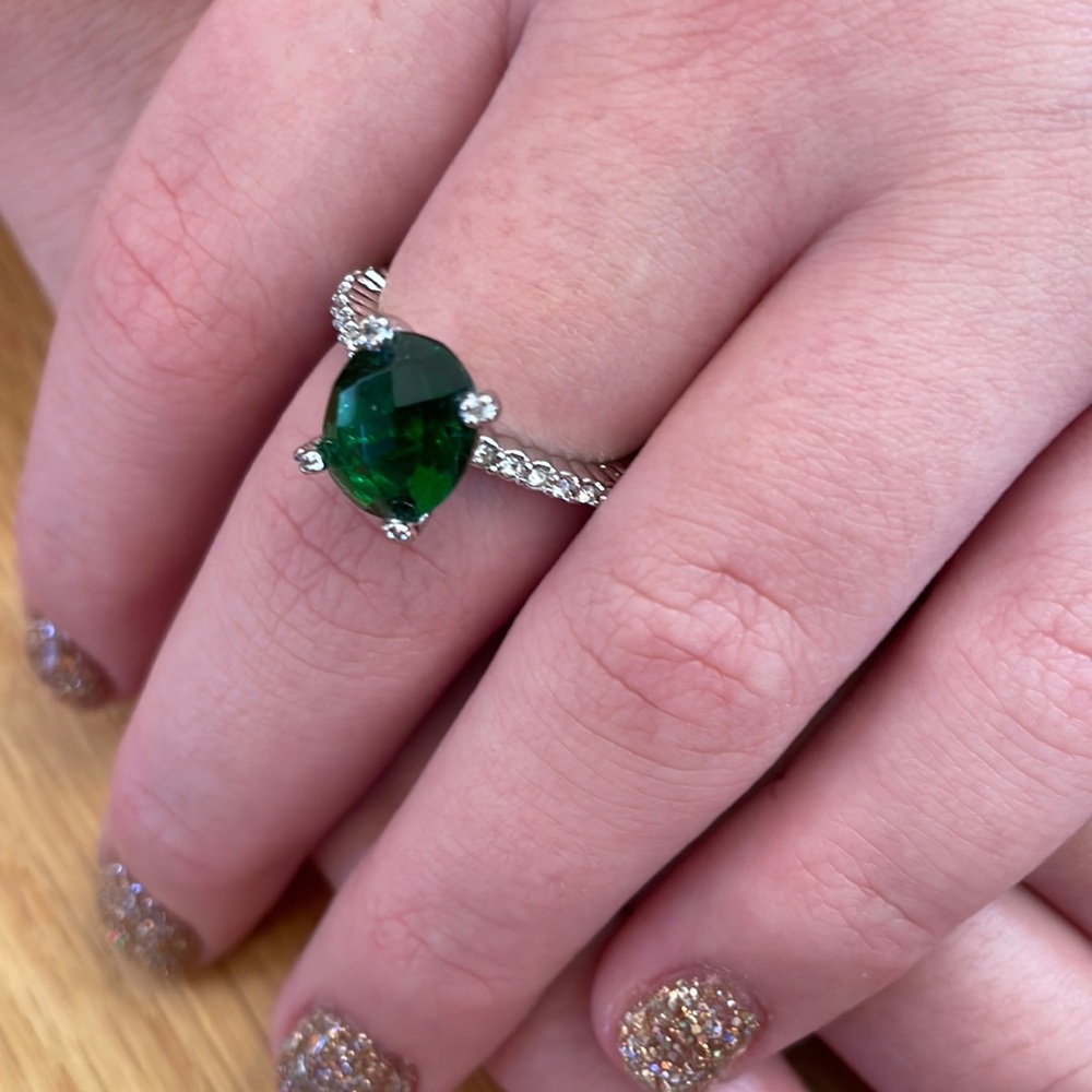 Vintage Avon Jeweltone Ring with Rhinestone Band Size 8 GREEN